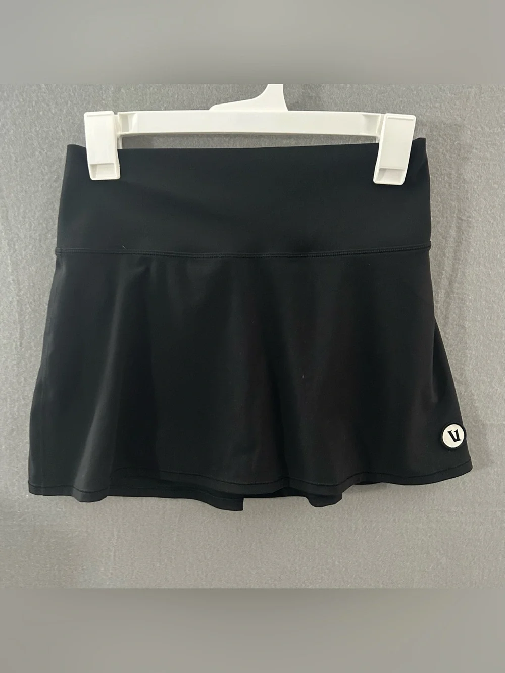 Vuori Volley Logo Skirt Size Small Black Performence Skort